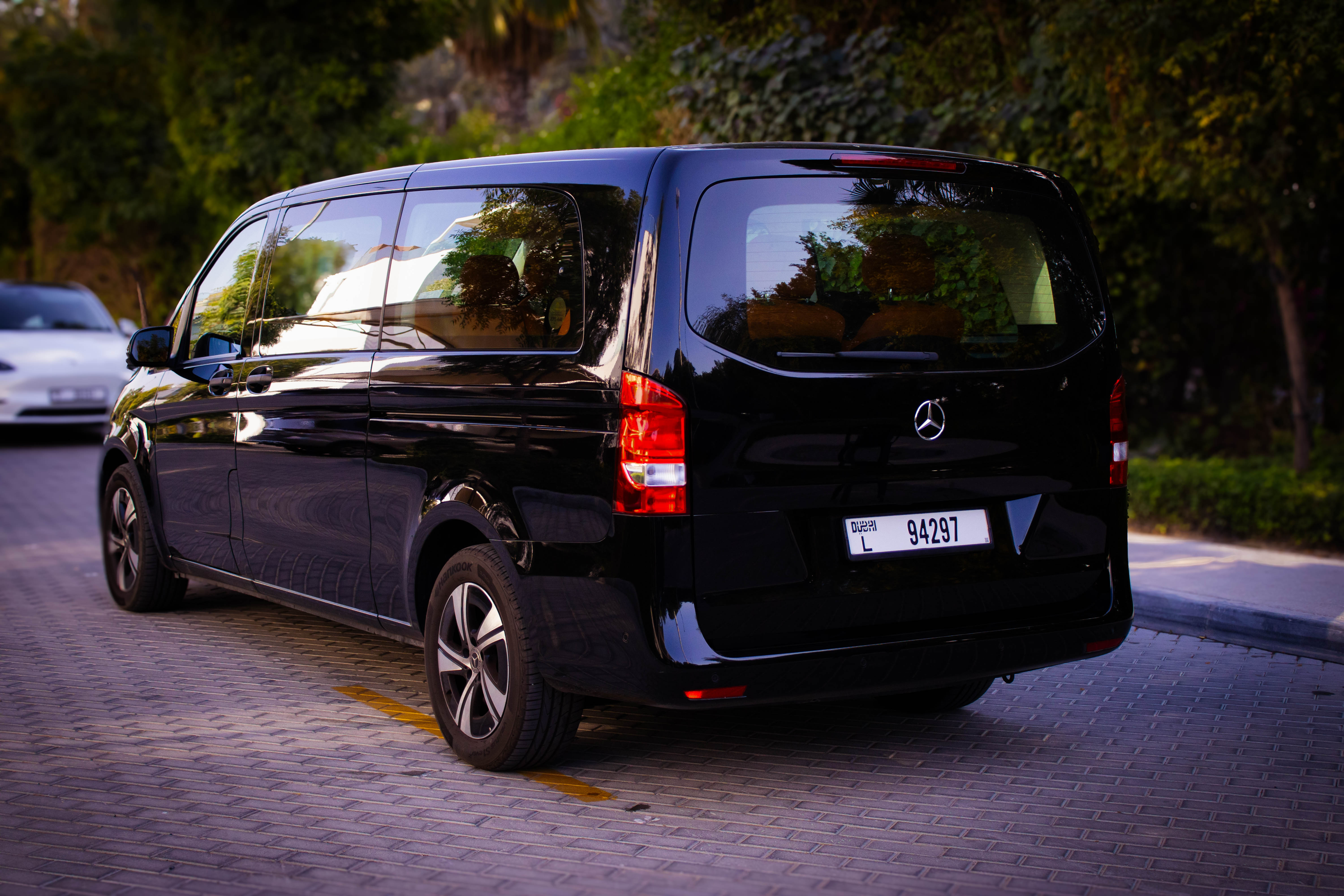 Luxury limousine service Dubai - Z Plus Limousine